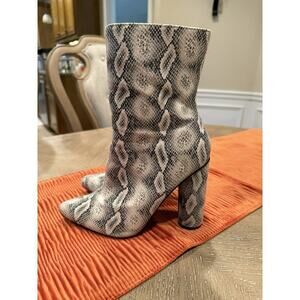 Fashion Nova Midnight Lover snake print block heel booties in vegan leather Sz 8
